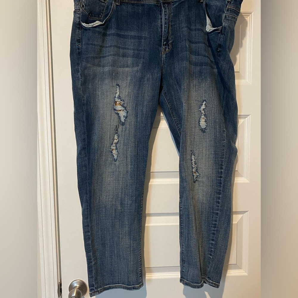 Distressed jeans with gold sequins